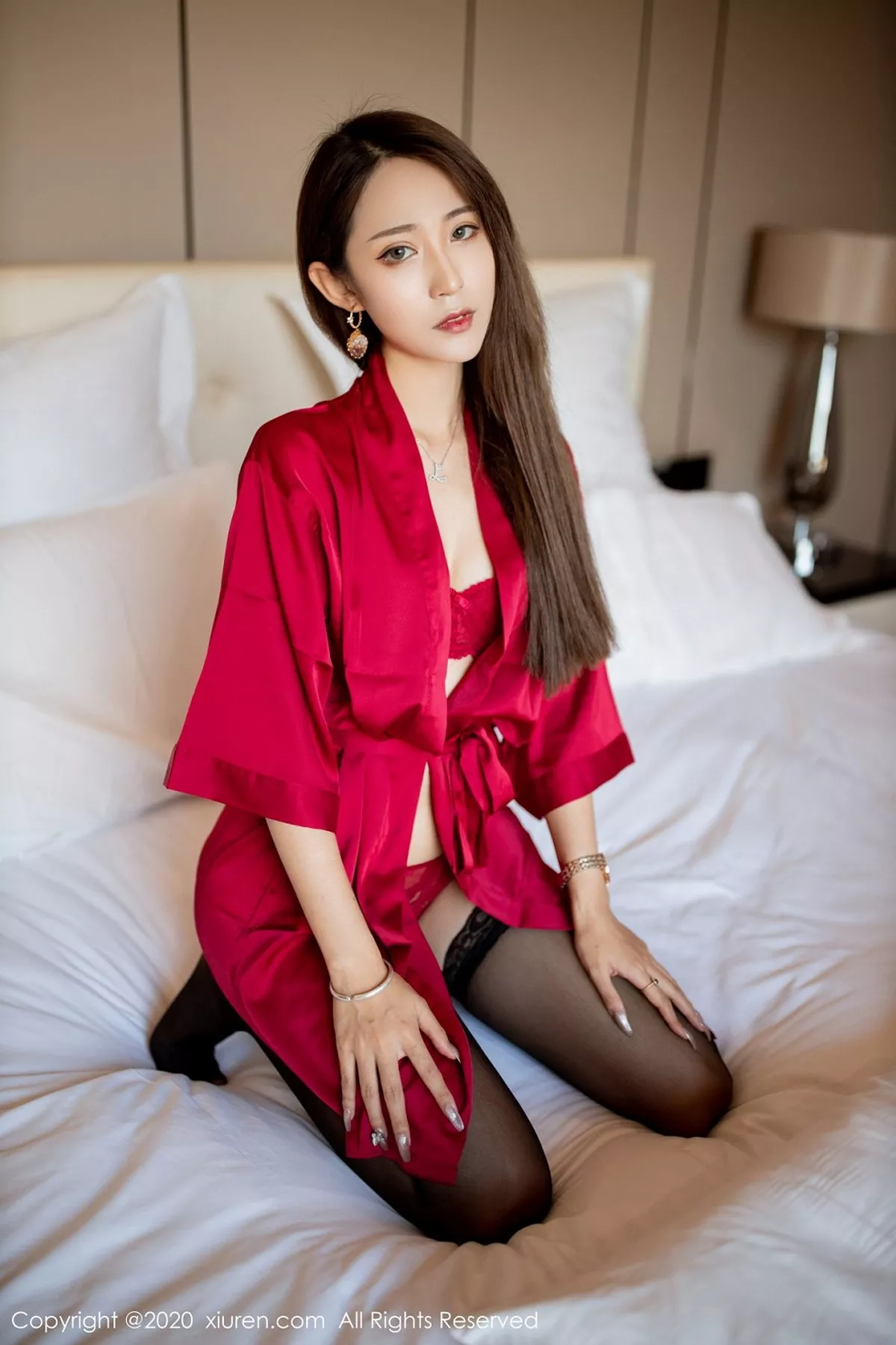 秀人集.com_[XiuRen秀人网]No.2691_模特周慕汐baby私房猩红睡衣露性感内衣配黑丝袜极致魅惑写真58P