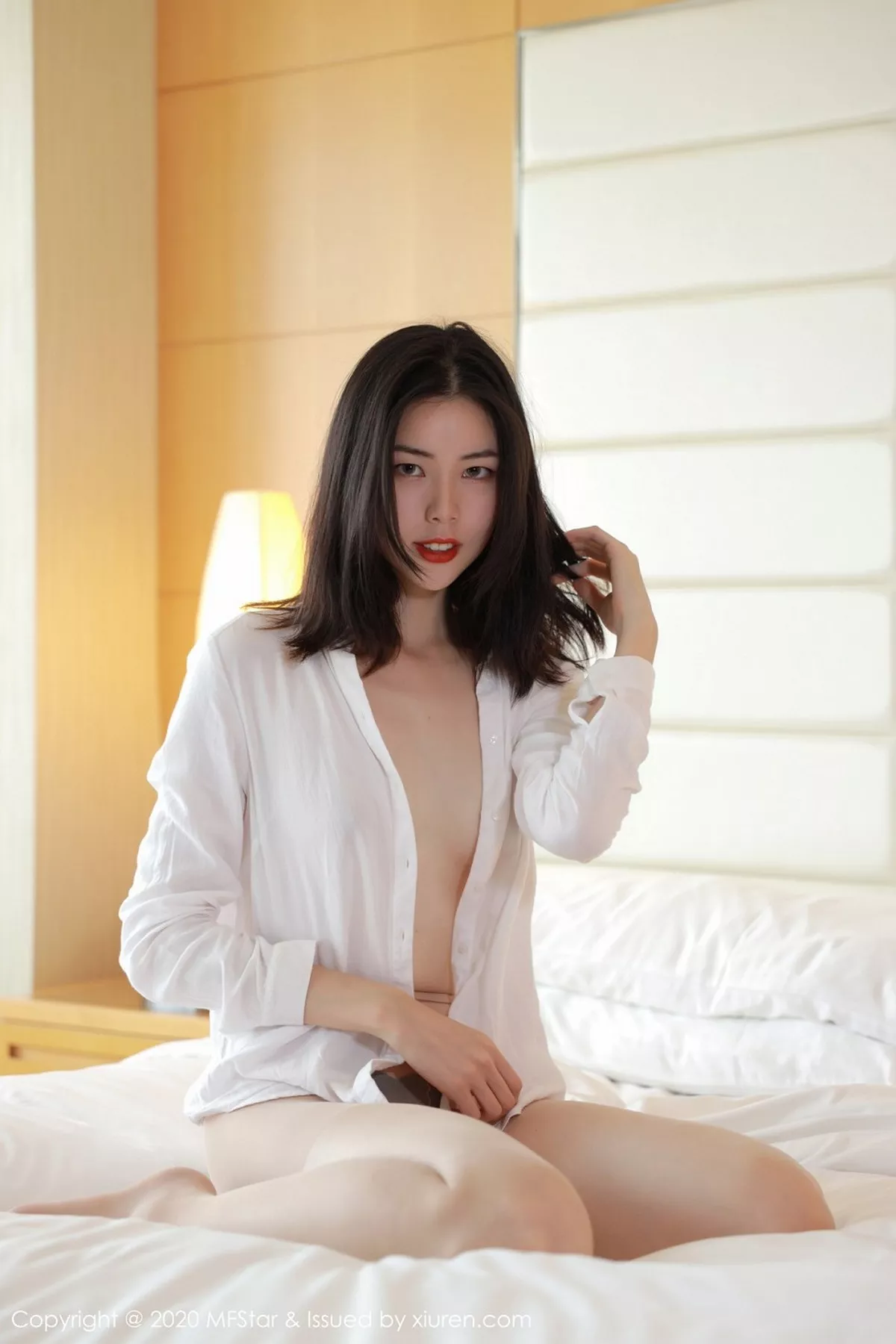 秀人集.com_[MFStar模范学院]Vol.406_模特欧阳美萱MX性感白衬衣配无内肉丝裤袜秀翘臀诱惑写真58P