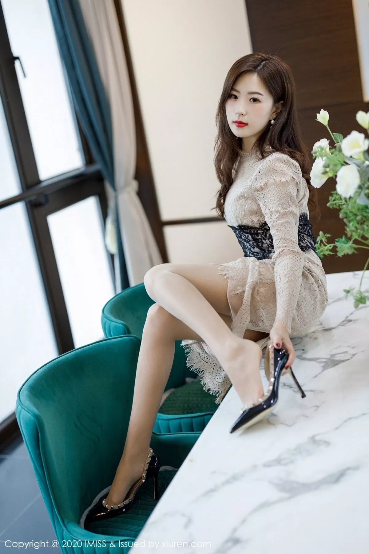 秀人集.com_[IMISS爱蜜社]Vol.517_模特杨紫嫣Cynthia私房脱典雅礼裙露性感内衣迷人诱惑写真43P