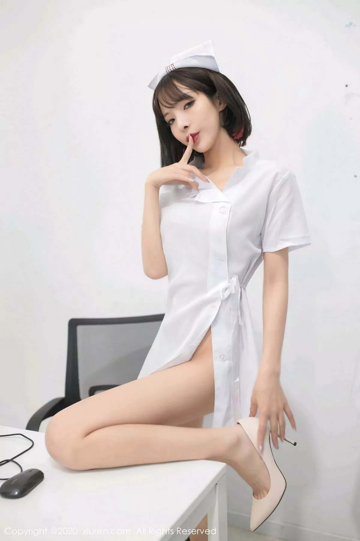 秀人集.com_[XiuRen秀人网]No.2698_嫩模陈小喵私房护士剧情主题无内肉丝裤袜秀翘臀惹火诱惑写真68P