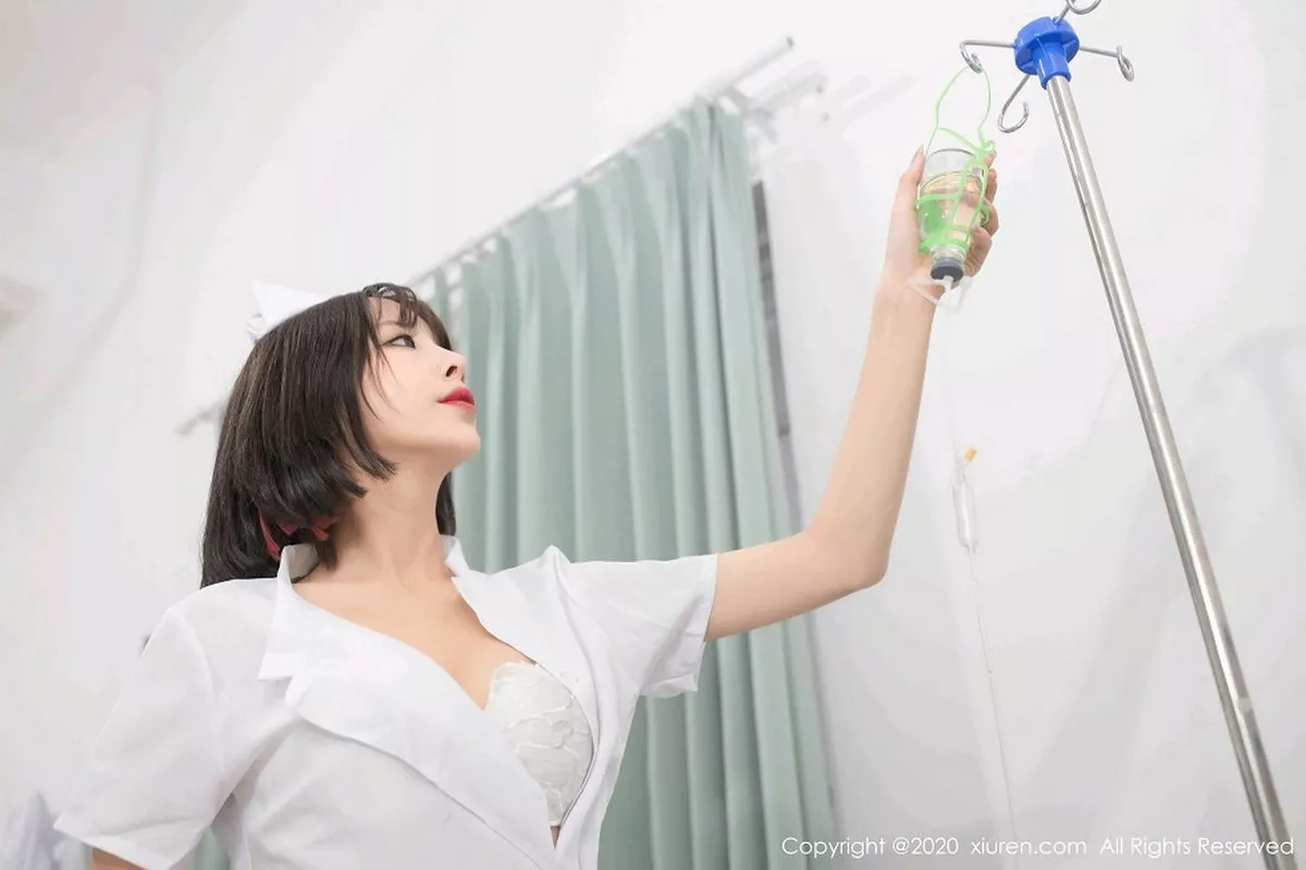 秀人集.com_[XiuRen秀人网]No.2698_嫩模陈小喵私房护士剧情主题无内肉丝裤袜秀翘臀惹火诱惑写真68P