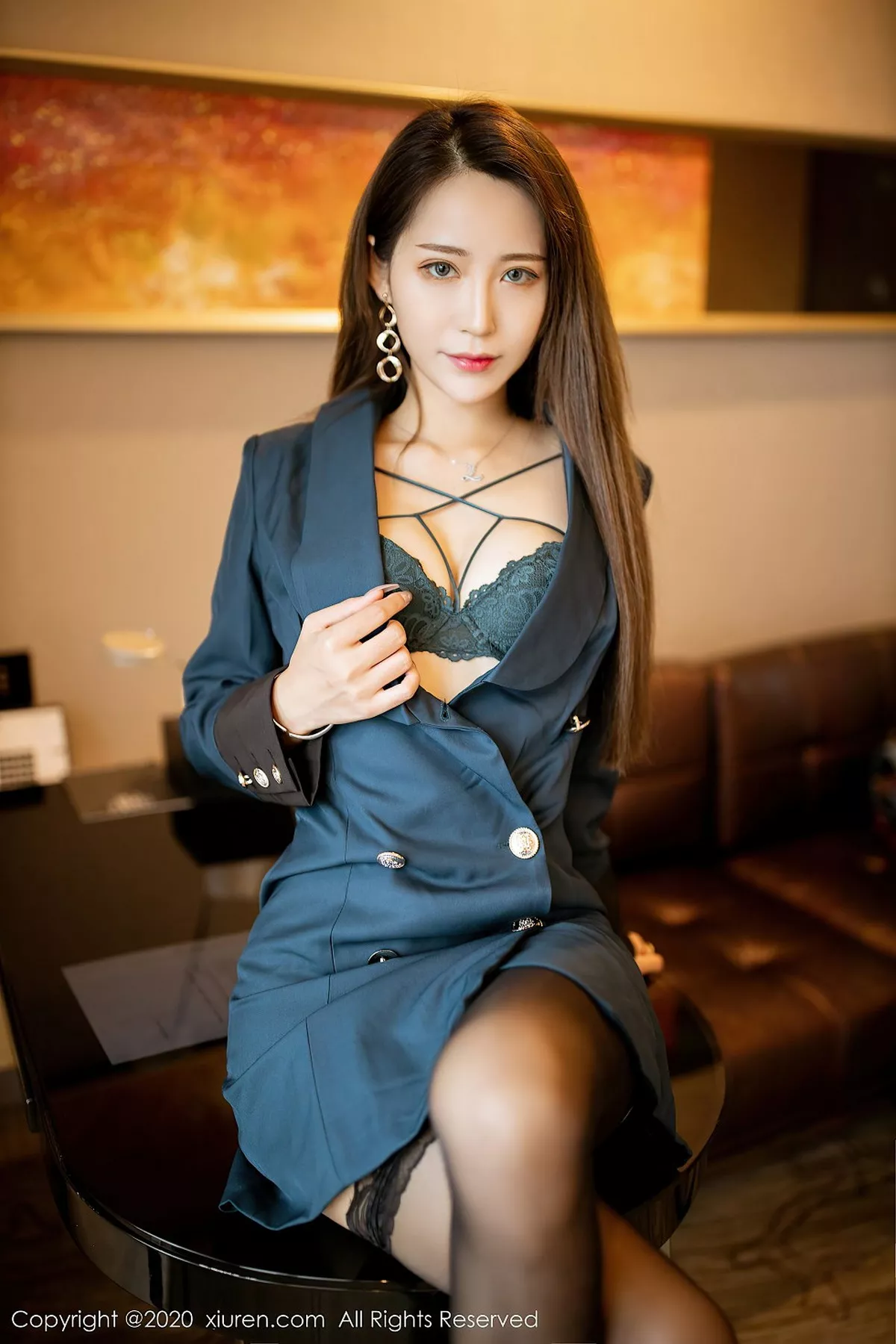 秀人集.com_[XiuRen秀人网]No.2606_丽质模特周慕汐baby私房脱大衣露性感内衣黑色蕾丝袜诱惑写真53P