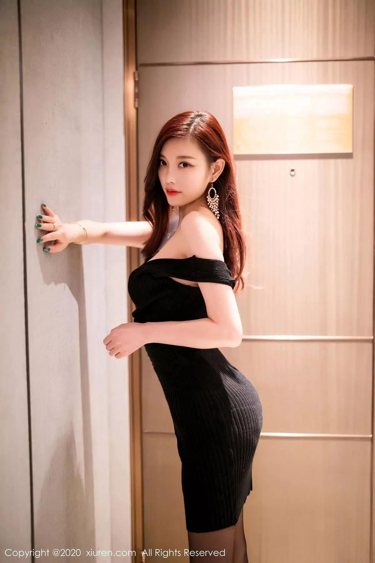 秀人集.com_[XiuRen秀人网]No.2704_女神杨晨晨sugar私房床上性感黑色内衣配开档黑丝裤袜诱惑写真94P