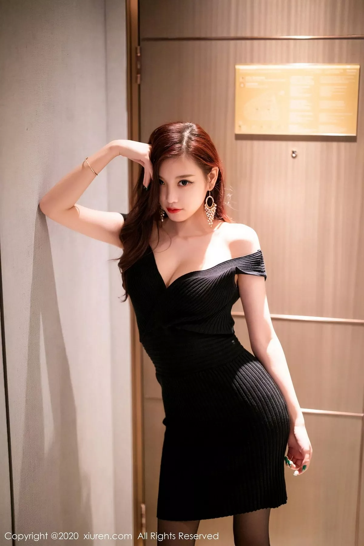 秀人集.com_[XiuRen秀人网]No.2704_女神杨晨晨sugar私房床上性感黑色内衣配开档黑丝裤袜诱惑写真94P