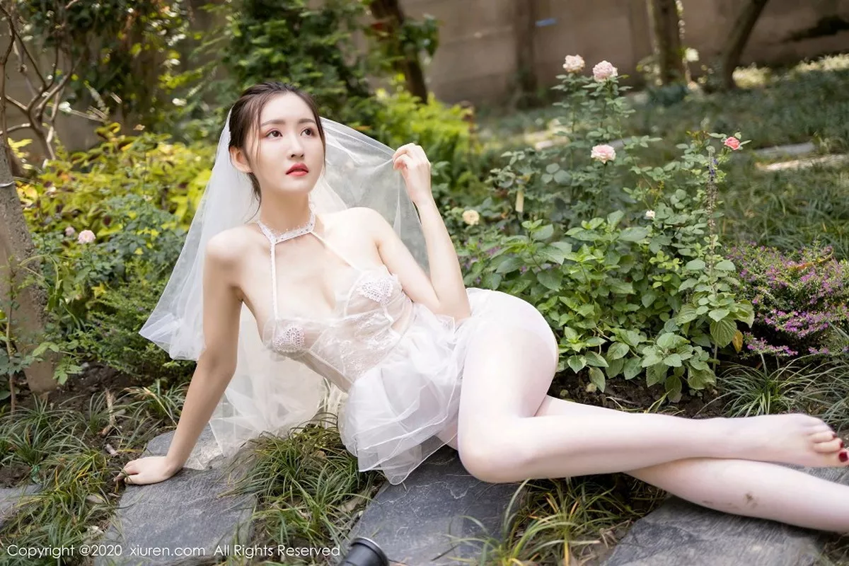 秀人集.com_[XiuRen秀人网]No.2706_嫩模沈梦瑶花园新娘主题薄透内衣配开档白丝裤袜秀翘臀诱惑写真50P