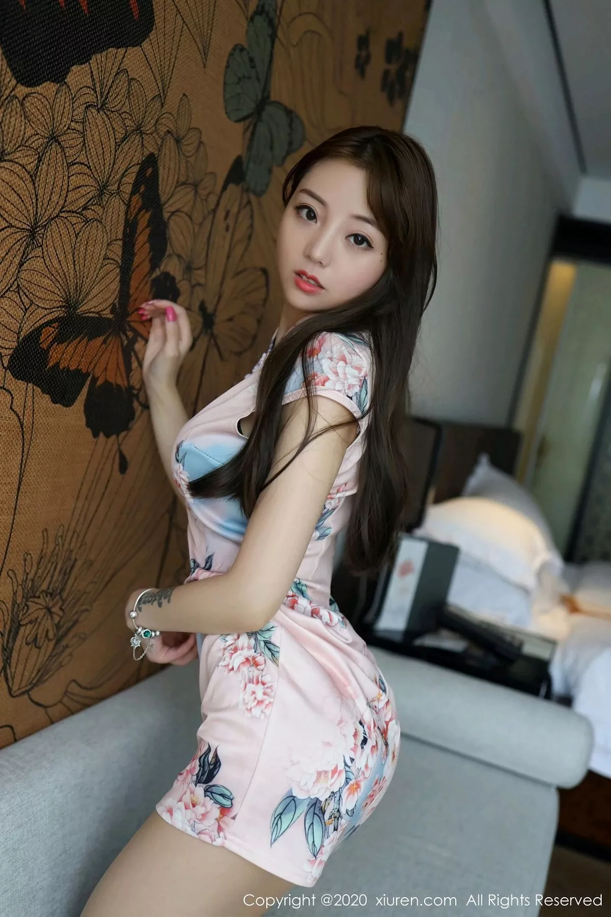 秀人集.com_[XiuRen秀人网]No.2713_嫩模佘贝拉bella粉嫩旗袍主题私房无内肉丝裤袜秀翘臀诱惑写真43P