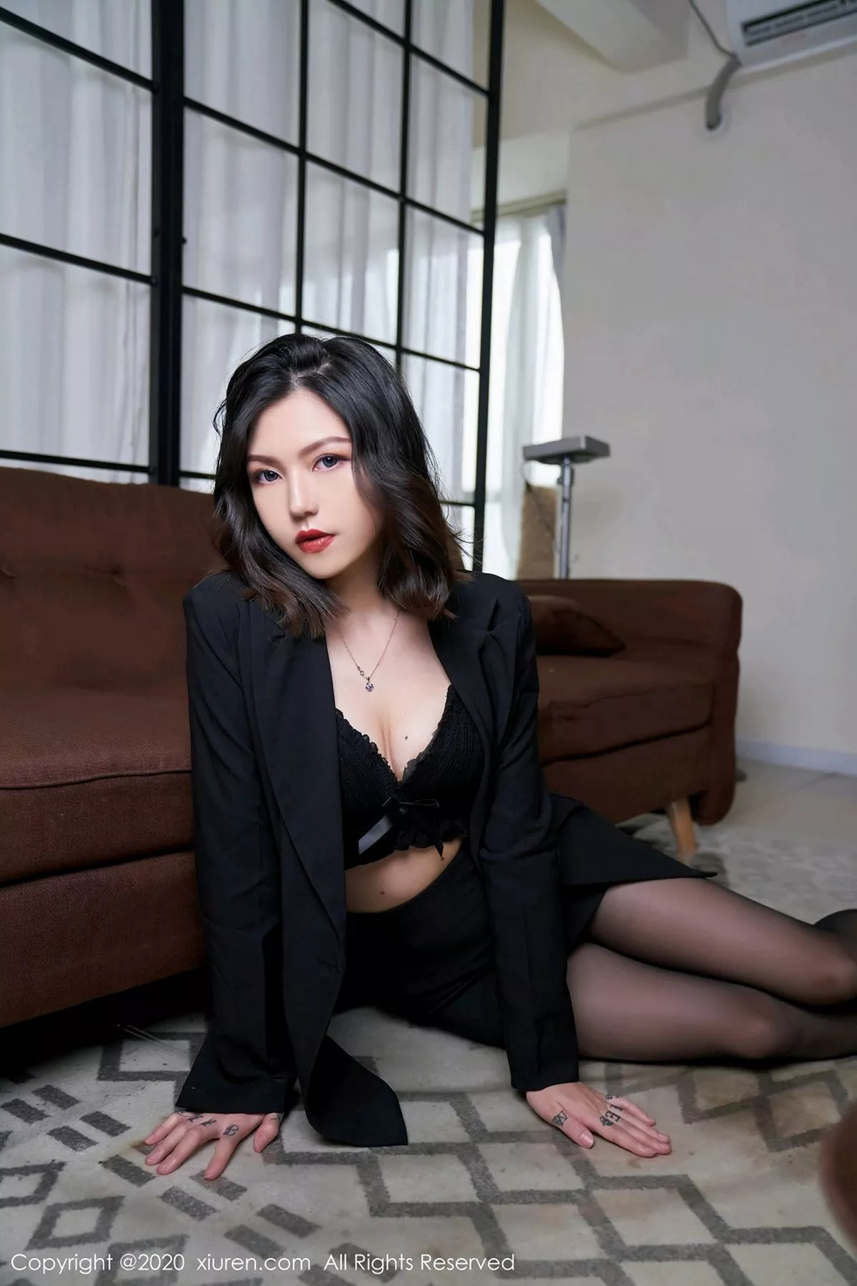 秀人集.com_[XiuRen秀人网]No.2711_模特舌尖上的菊花私房黑衣主题半脱露性感内衣黑丝裤袜诱惑写真70P