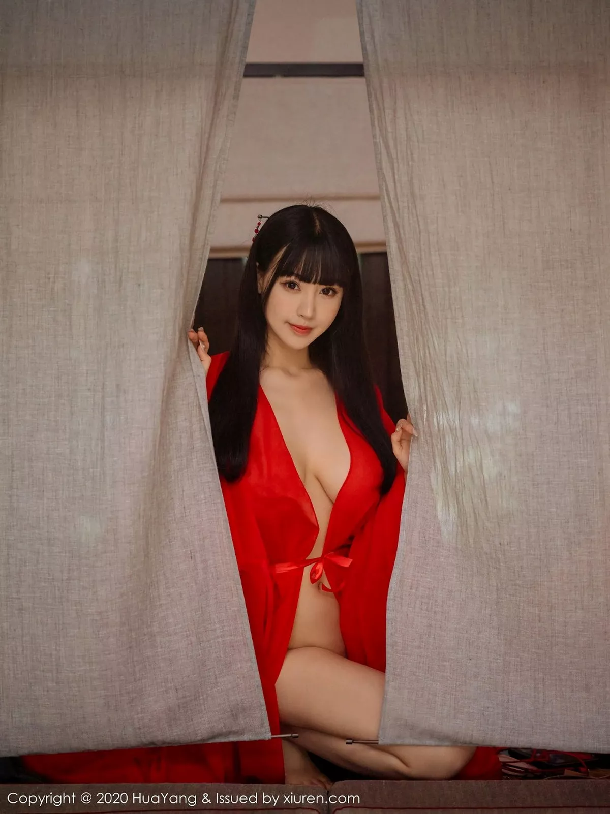 秀人集.com_[HuaYang花漾]Vol.310_女神朱可儿Flower杭州旅拍鲜红古典长裙包裹火辣胴体诱惑写真70P