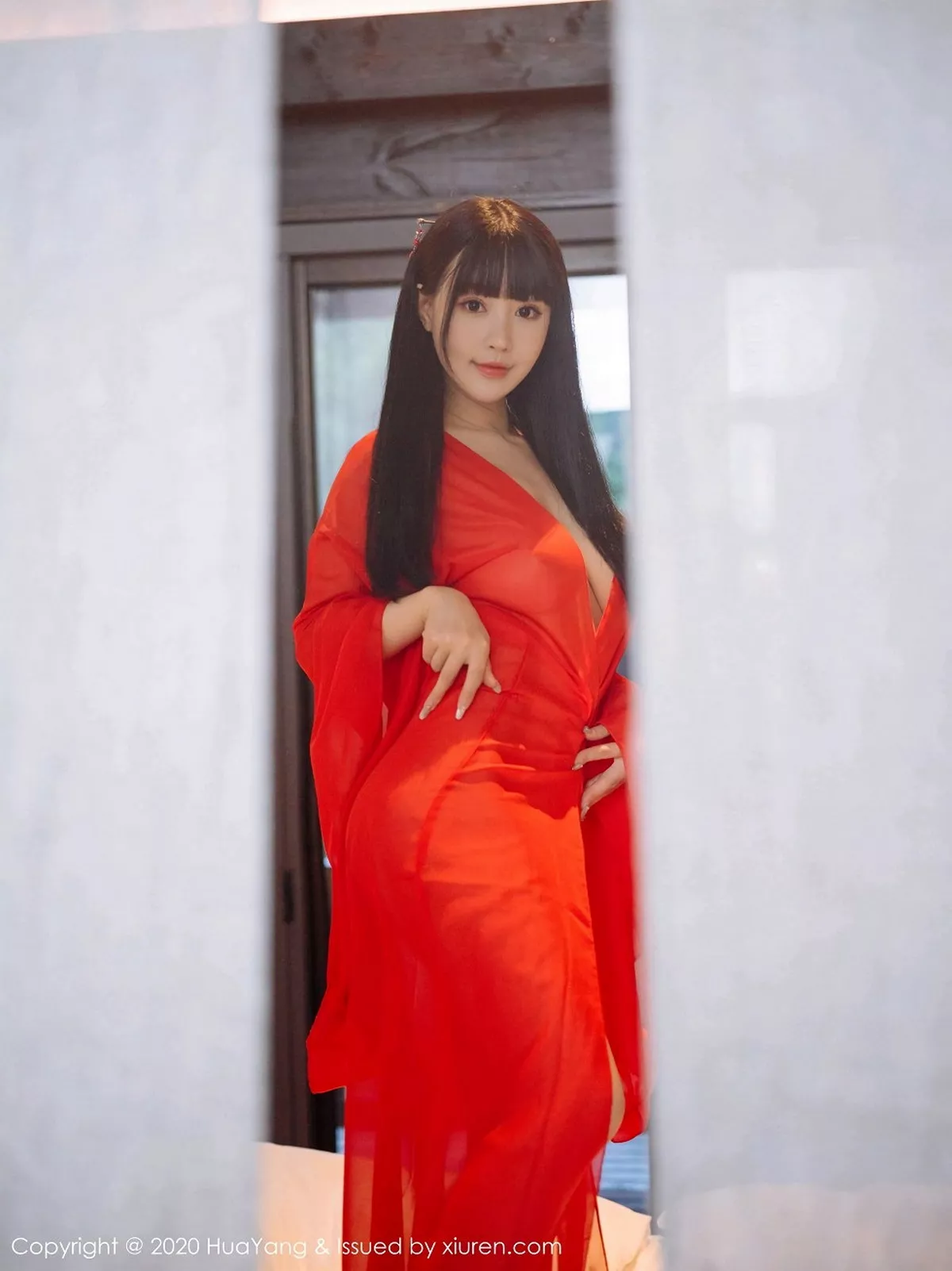 秀人集.com_[HuaYang花漾]Vol.310_女神朱可儿Flower杭州旅拍鲜红古典长裙包裹火辣胴体诱惑写真70P