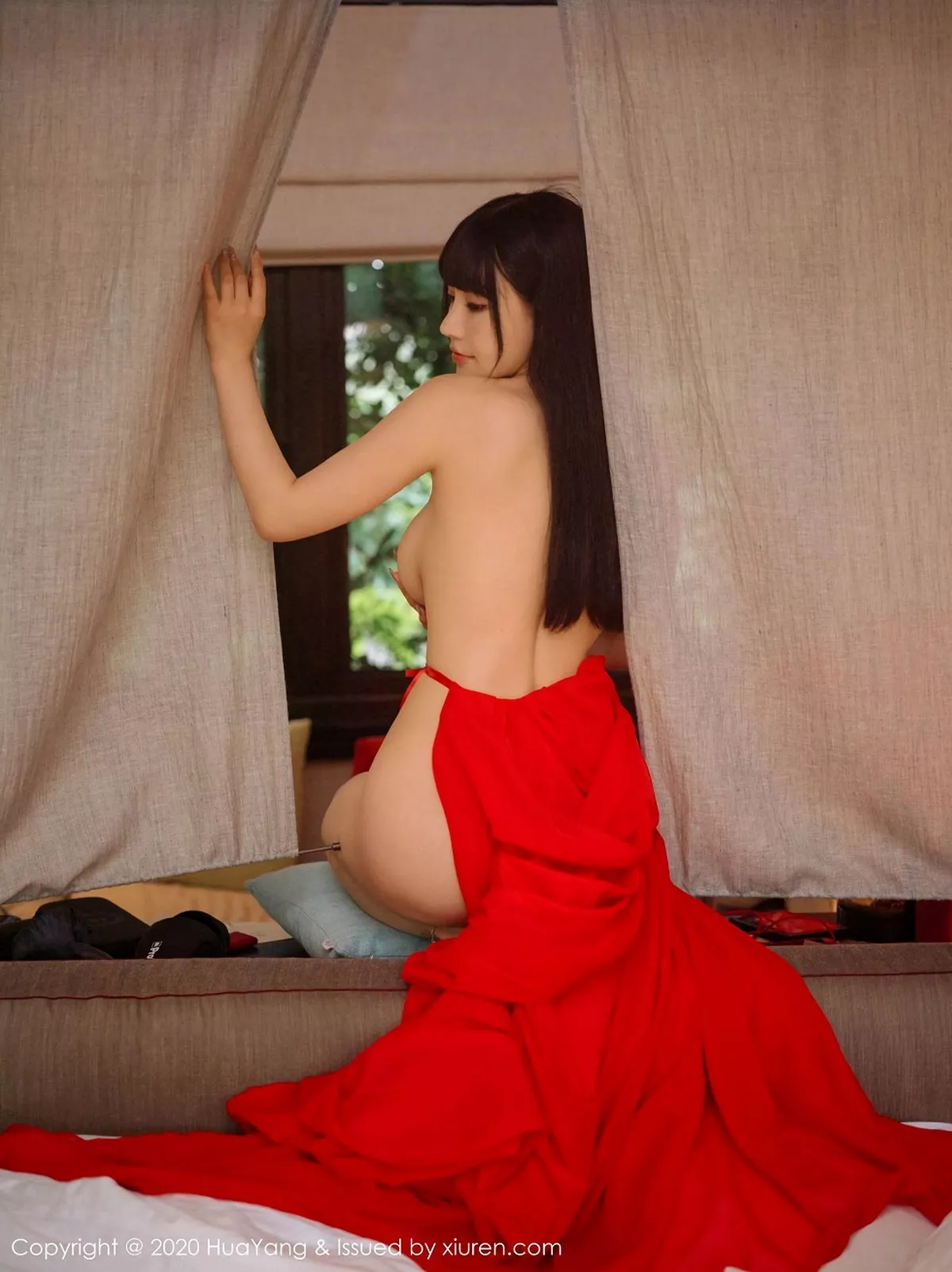 秀人集.com_[HuaYang花漾]Vol.310_女神朱可儿Flower杭州旅拍鲜红古典长裙包裹火辣胴体诱惑写真70P