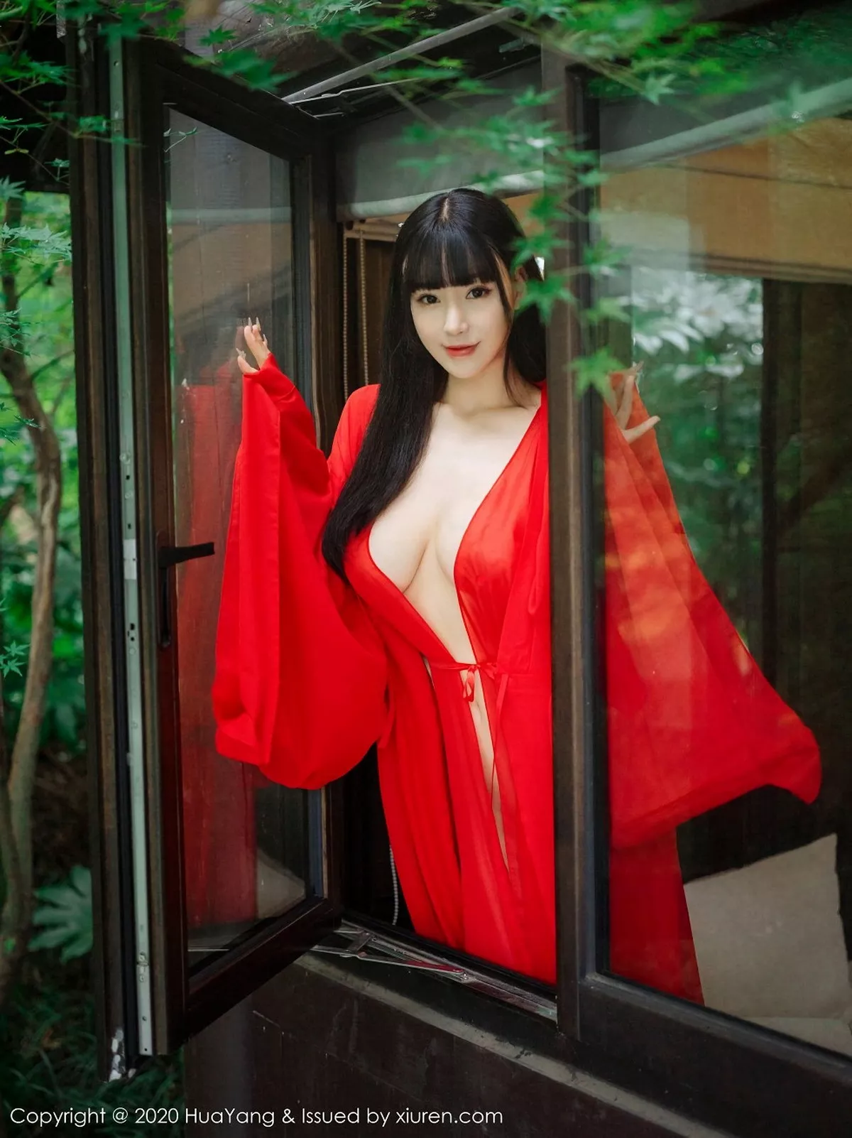 秀人集.com_[HuaYang花漾]Vol.310_女神朱可儿Flower杭州旅拍鲜红古典长裙包裹火辣胴体诱惑写真70P