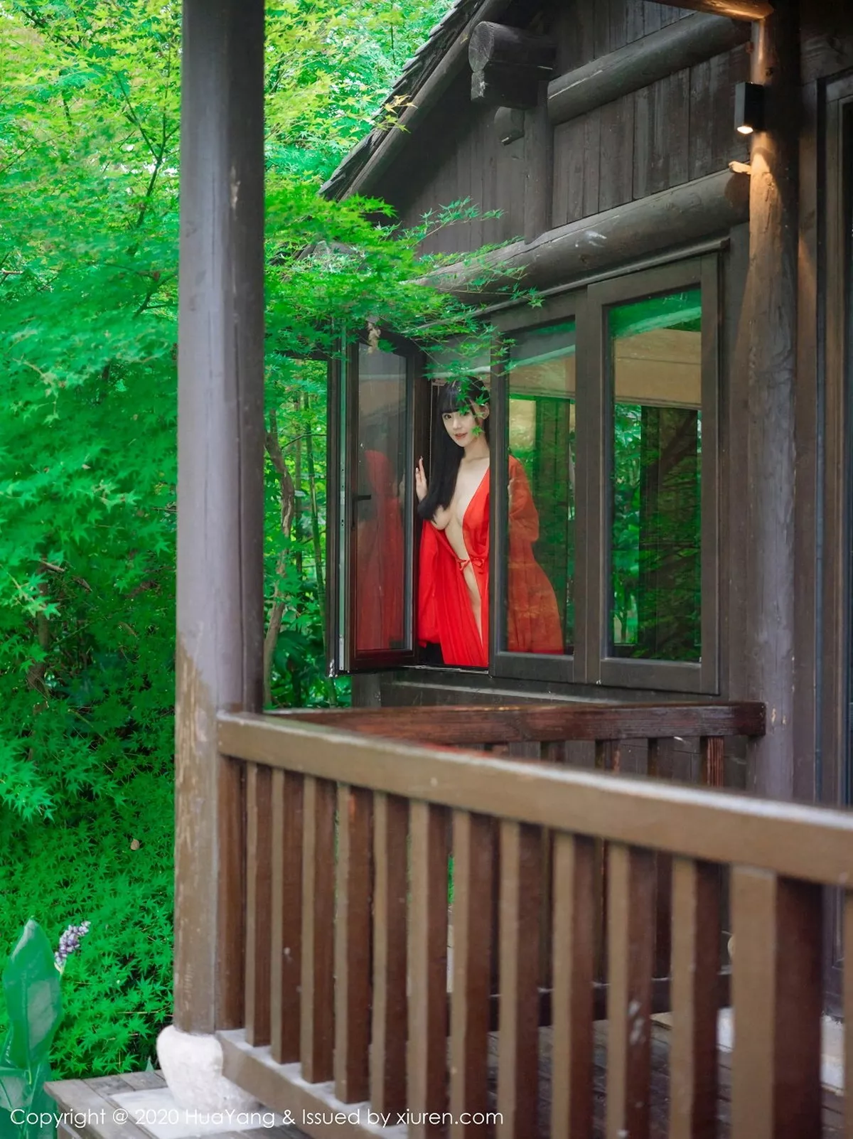 秀人集.com_[HuaYang花漾]Vol.310_女神朱可儿Flower杭州旅拍鲜红古典长裙包裹火辣胴体诱惑写真70P