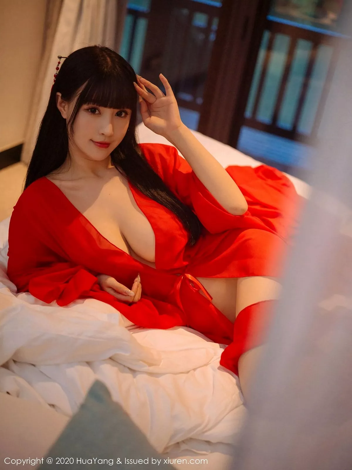 秀人集.com_[HuaYang花漾]Vol.310_女神朱可儿Flower杭州旅拍鲜红古典长裙包裹火辣胴体诱惑写真70P