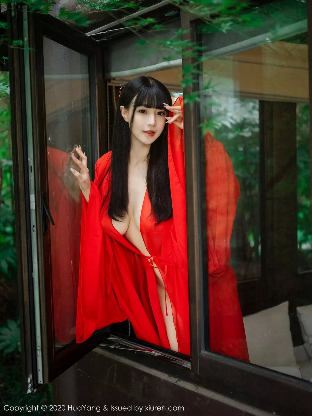 秀人集.com_[HuaYang花漾]Vol.310_女神朱可儿Flower杭州旅拍鲜红古典长裙包裹火辣胴体诱惑写真70P