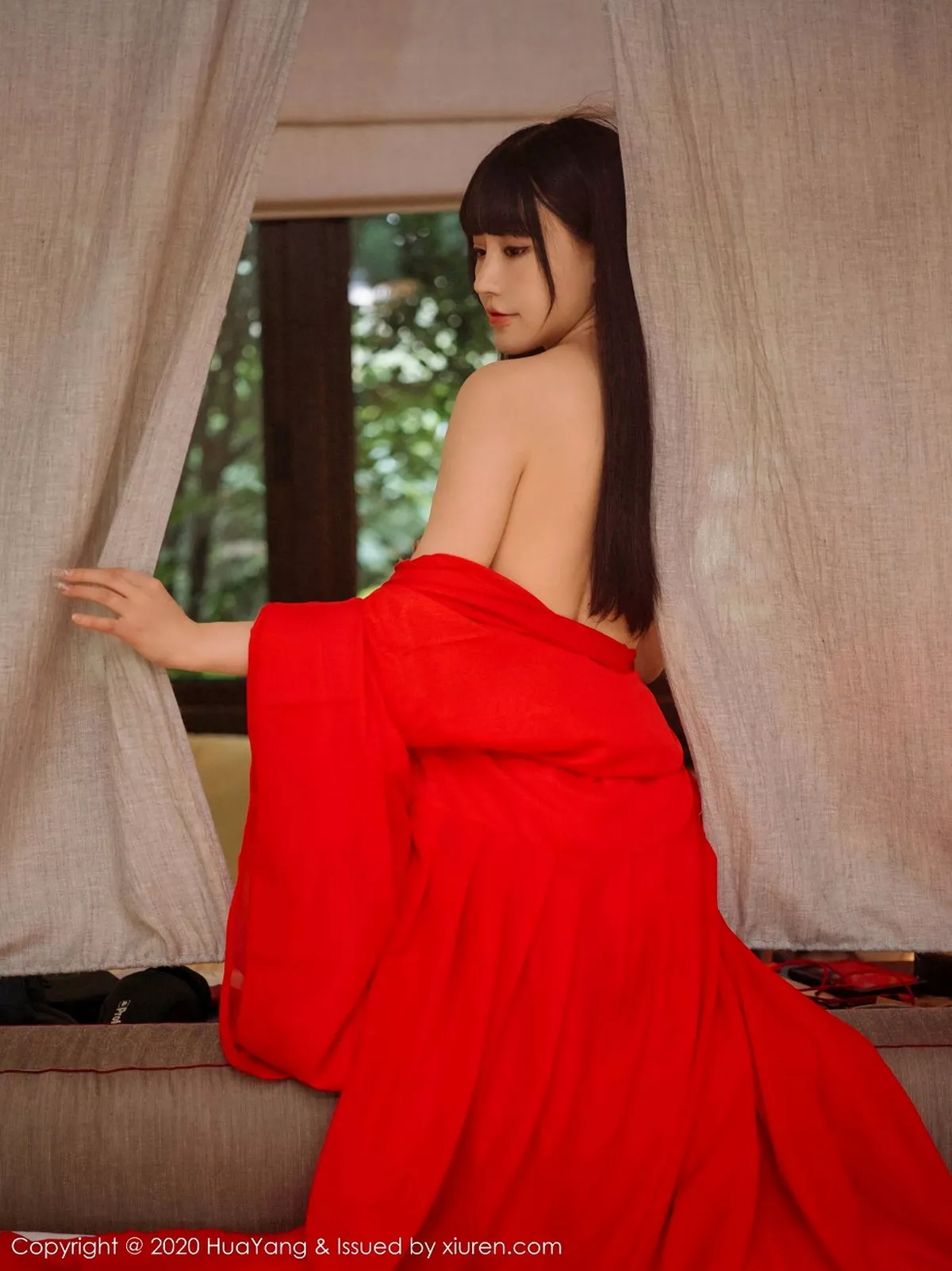 秀人集.com_[HuaYang花漾]Vol.310_女神朱可儿Flower杭州旅拍鲜红古典长裙包裹火辣胴体诱惑写真70P