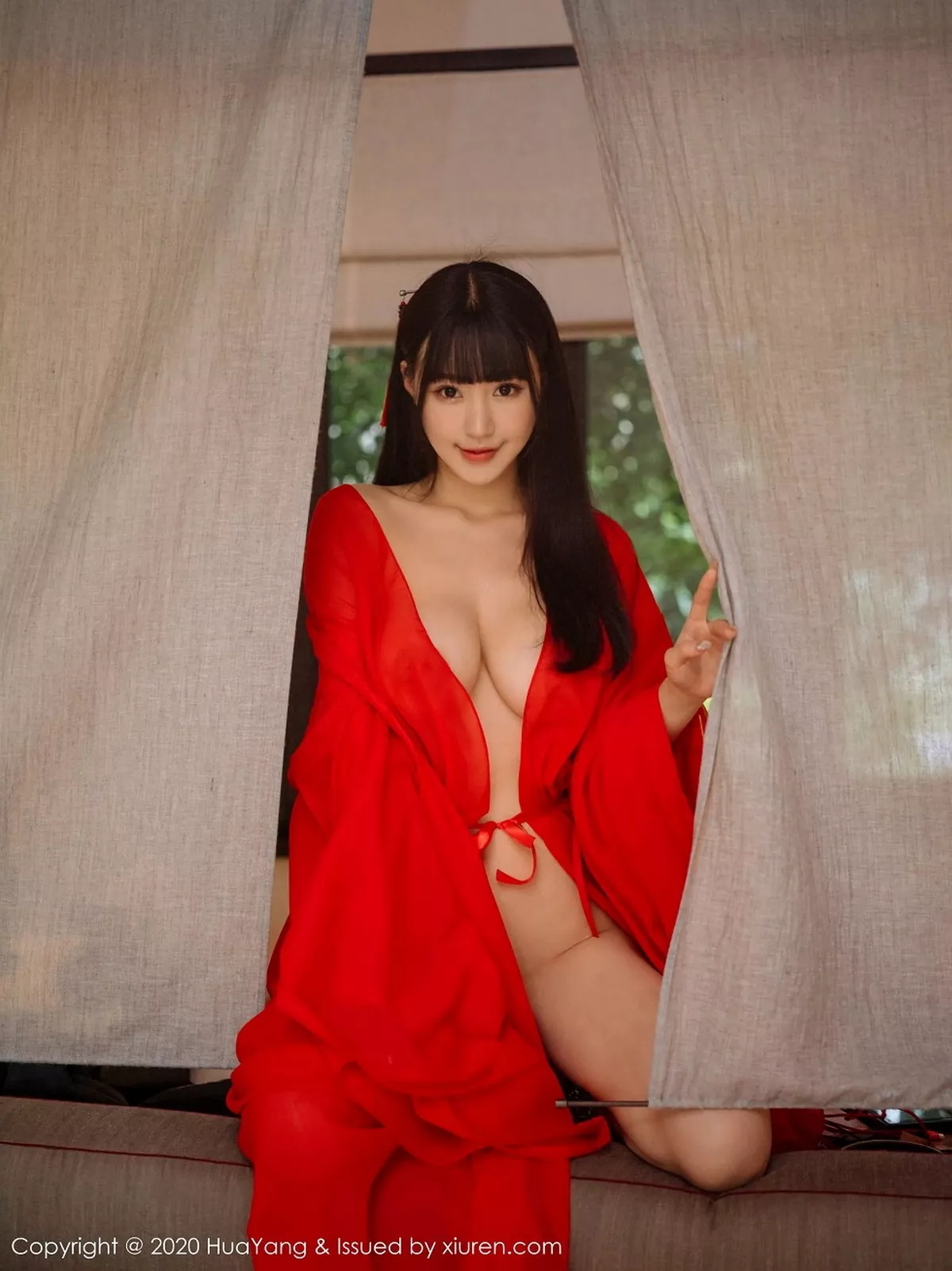 秀人集.com_[HuaYang花漾]Vol.310_女神朱可儿Flower杭州旅拍鲜红古典长裙包裹火辣胴体诱惑写真70P