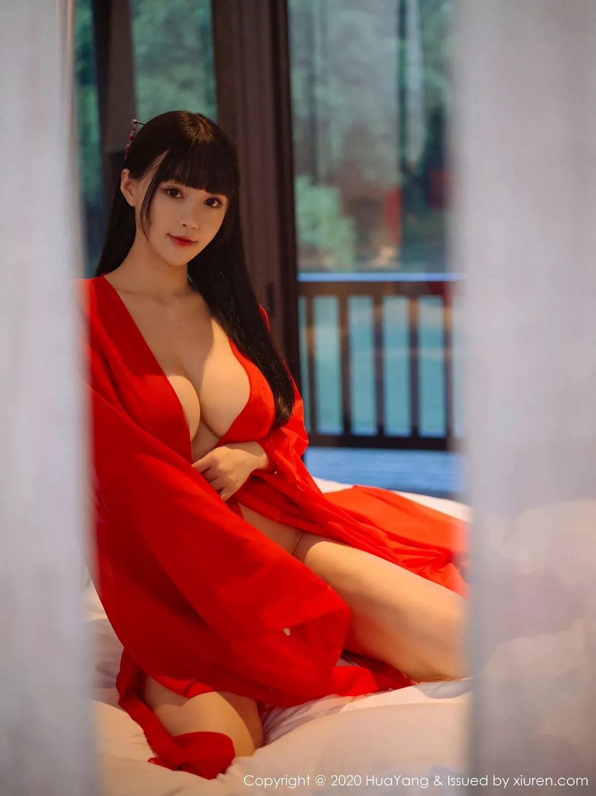 秀人集.com_[HuaYang花漾]Vol.310_女神朱可儿Flower杭州旅拍鲜红古典长裙包裹火辣胴体诱惑写真70P