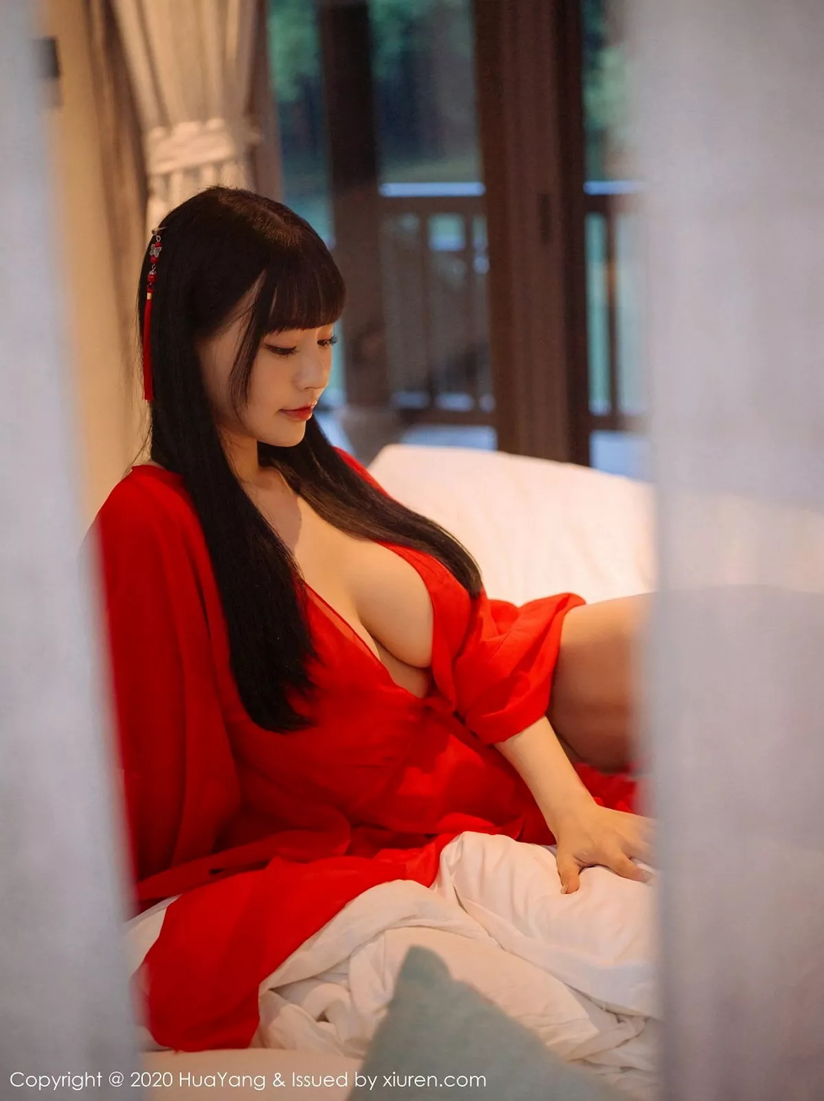 秀人集.com_[HuaYang花漾]Vol.310_女神朱可儿Flower杭州旅拍鲜红古典长裙包裹火辣胴体诱惑写真70P