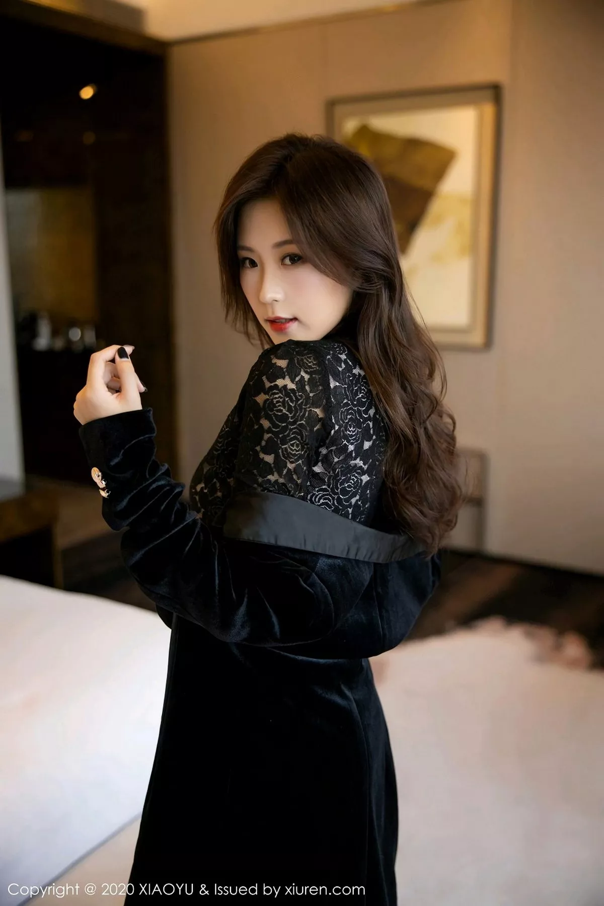 秀人集.com_[XiaoYu画语界]Vol.400_嫩模杨紫嫣Cynthia私房床上超薄黑丝裤袜秀翘臀极致诱惑写真83P