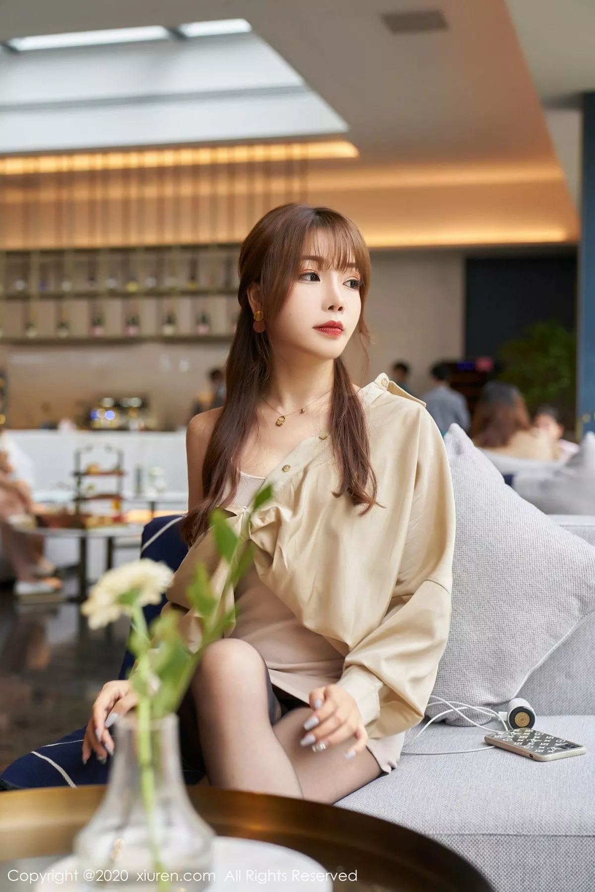 秀人集.com_[XiuRen秀人网]No.2734_女神芝芝Booty私房香槟色衬衫配开档黑丝裤袜撩人诱惑写真53P