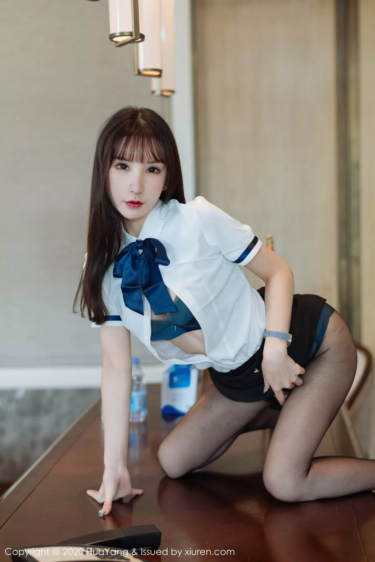 秀人集.com_[HuaYang花漾]Vol.312_女神周于希Sandy西双版纳旅拍黑短裙配开档黑丝裤袜诱惑写真63P