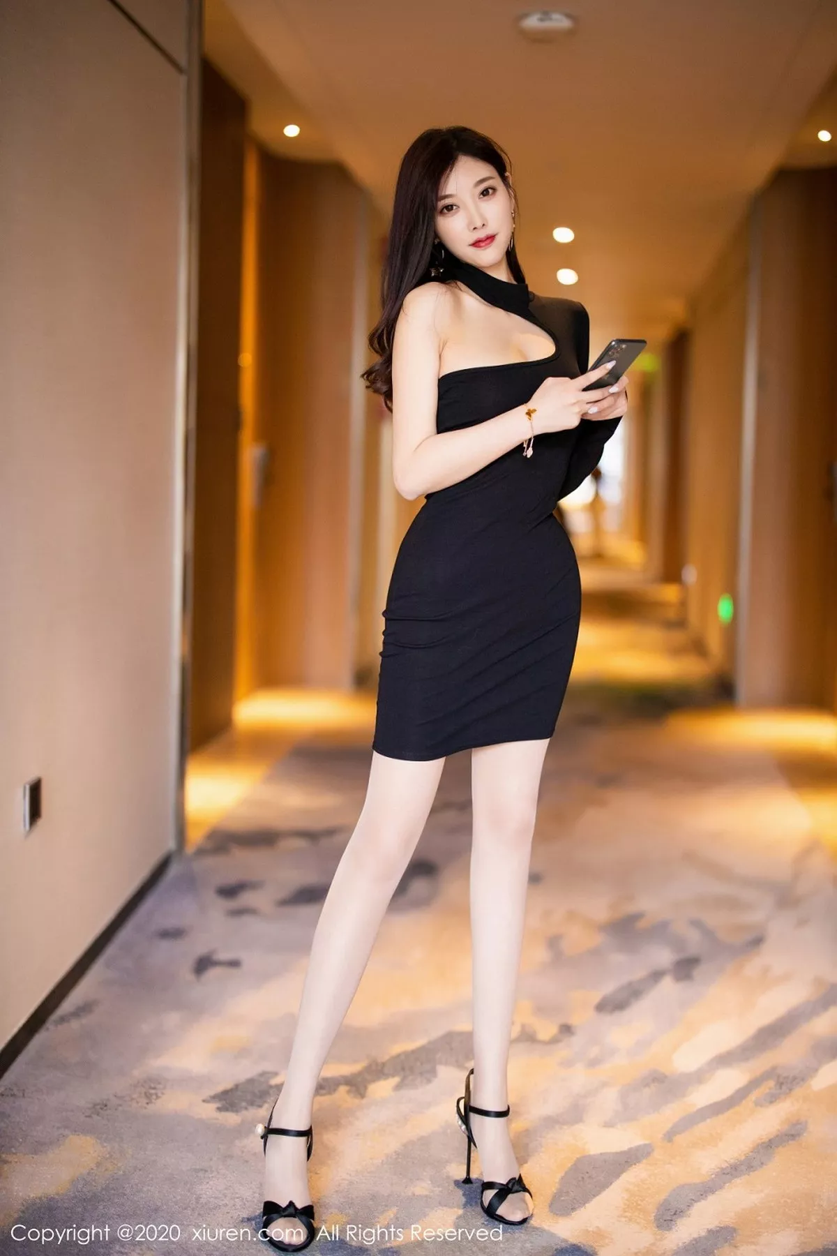 秀人集.com_[XiuRen秀人网]No.2733_女神杨晨晨sugar私房床上超薄肉丝裤袜透视秀蕾丝内裤诱惑写真66P