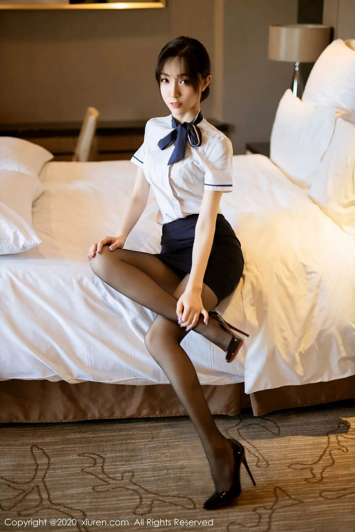 秀人集.com_[XiuRen秀人网]No.2735_嫩模九千柒柒经典职场制服主题半脱露白色内衣黑丝裤袜诱惑写真46P