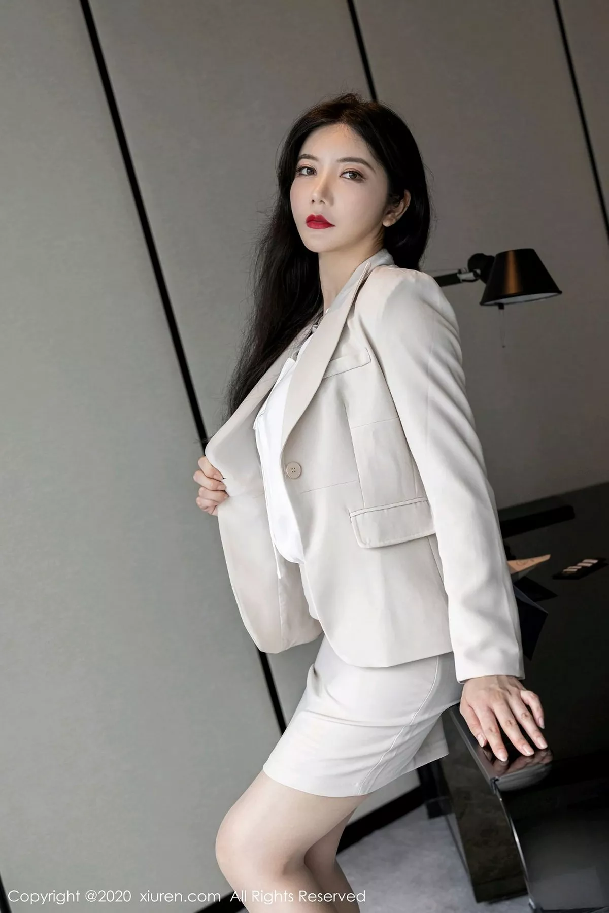 秀人集.com_[XiuRen秀人网]No.2736_女神心妍小公主私房床上紫色蕾丝内衣秀惹火身材撩人诱惑写真37P