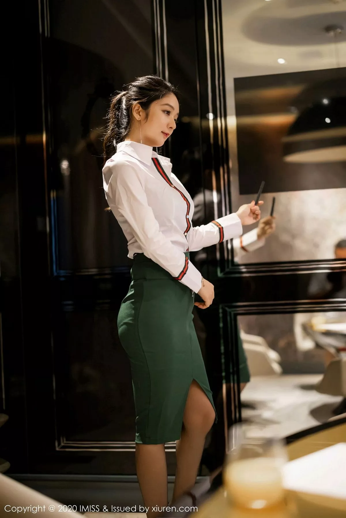 秀人集.com_[IMISS爱蜜社]Vol.521_女神Angela小热巴都市风格职业OL主题半脱内衣露豪乳诱惑写真54P