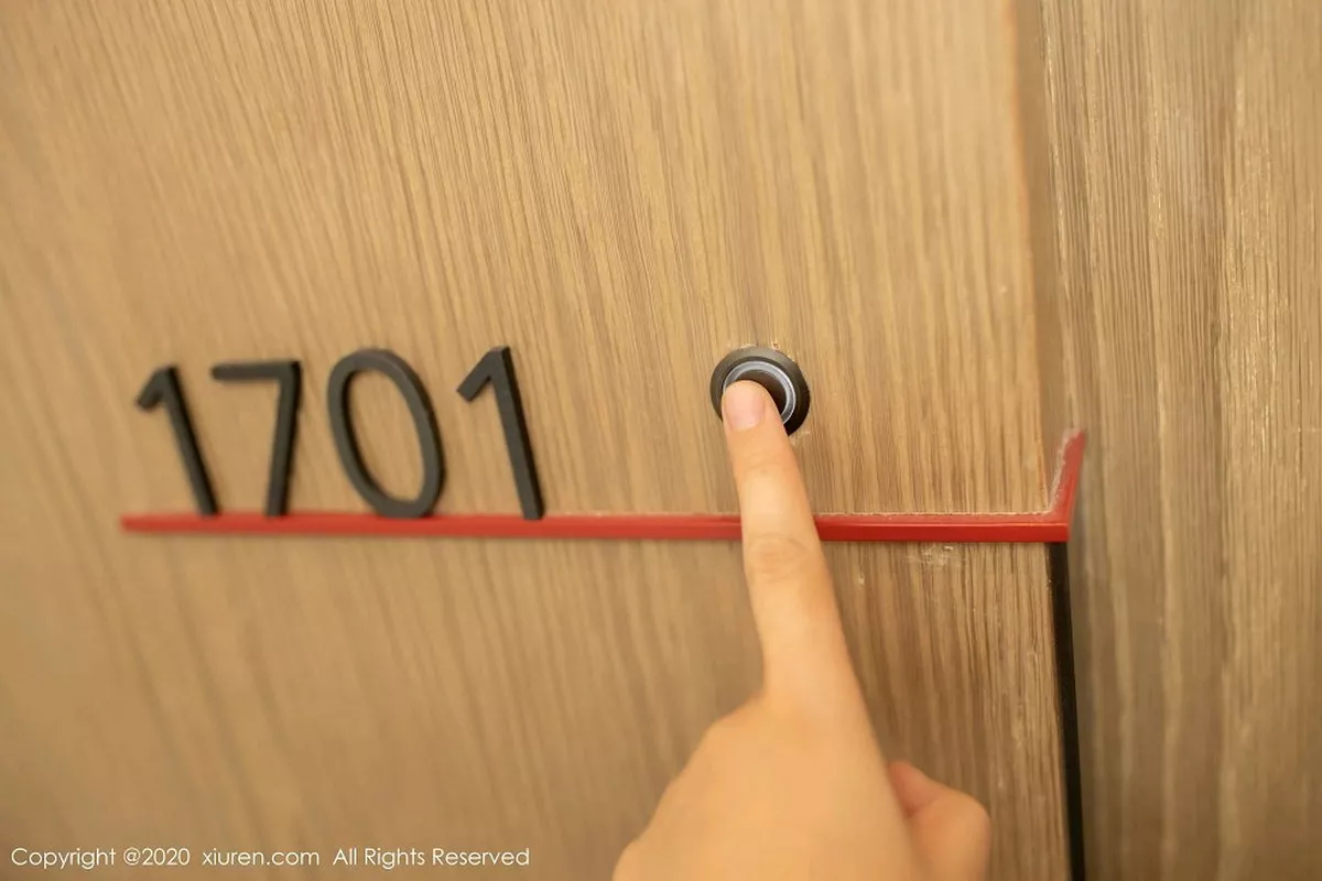 秀人集.com_[XiuRen秀人网]No.2750_嫩模陆萱萱探望导游主题私房半脱露粉色内衣肉丝裤袜诱惑写真76P