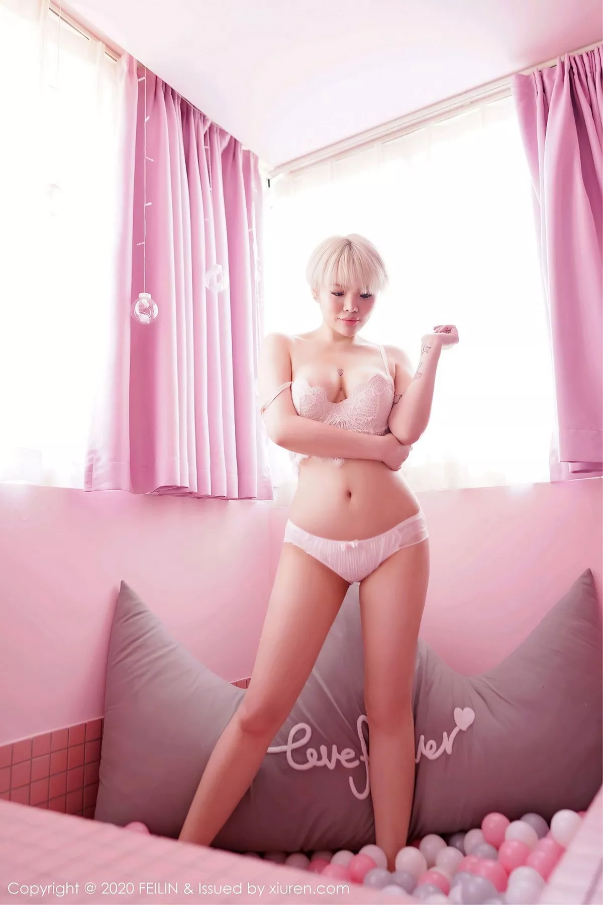 秀人集.com_[FeiLin嗲囡囡]VOL.350_嫩模小恶魔-S私房性感真空睡衣+白色蕾丝内衣撩人诱惑写真47P