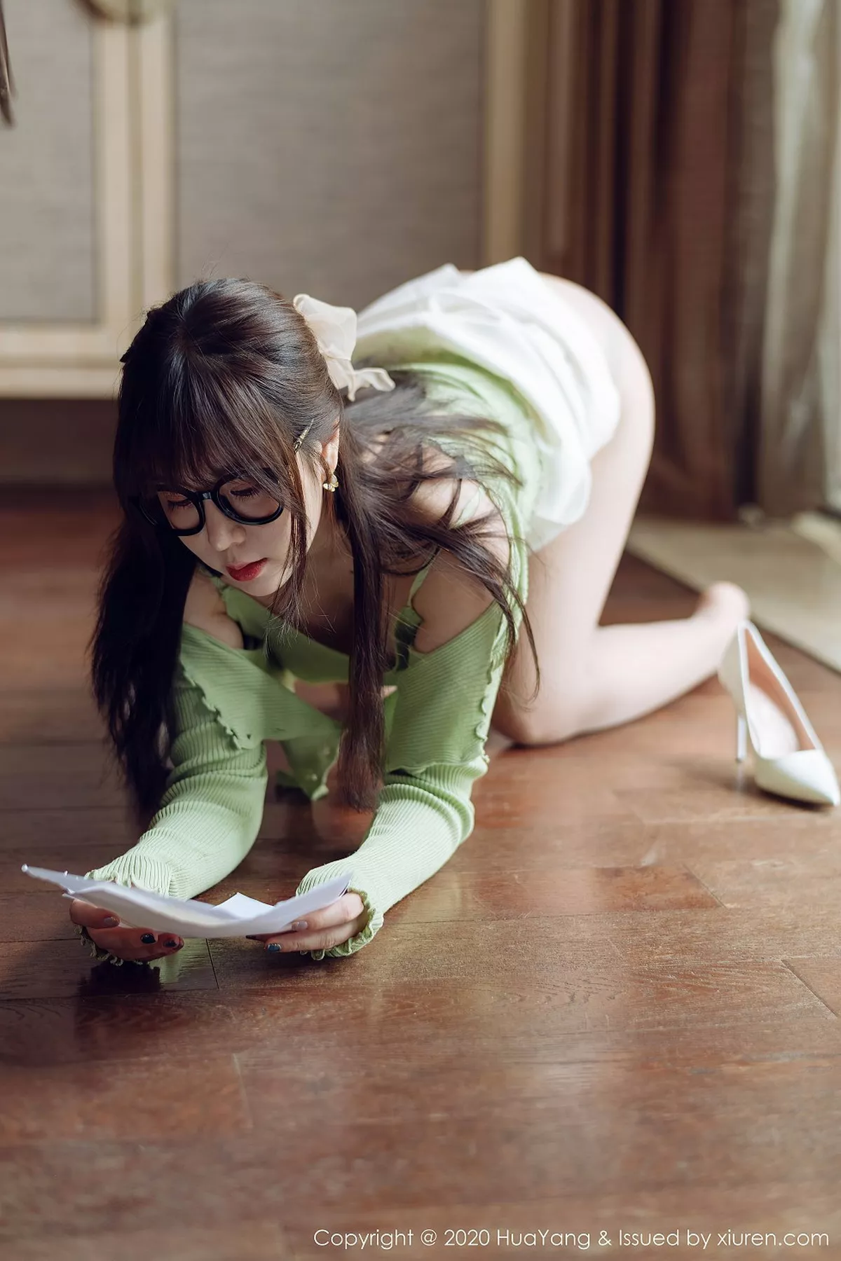 秀人集.com_[HuaYang花漾]Vol.300_女神王雨纯西双版纳旅拍总裁vs土气职员第二部私房诱惑写真80P