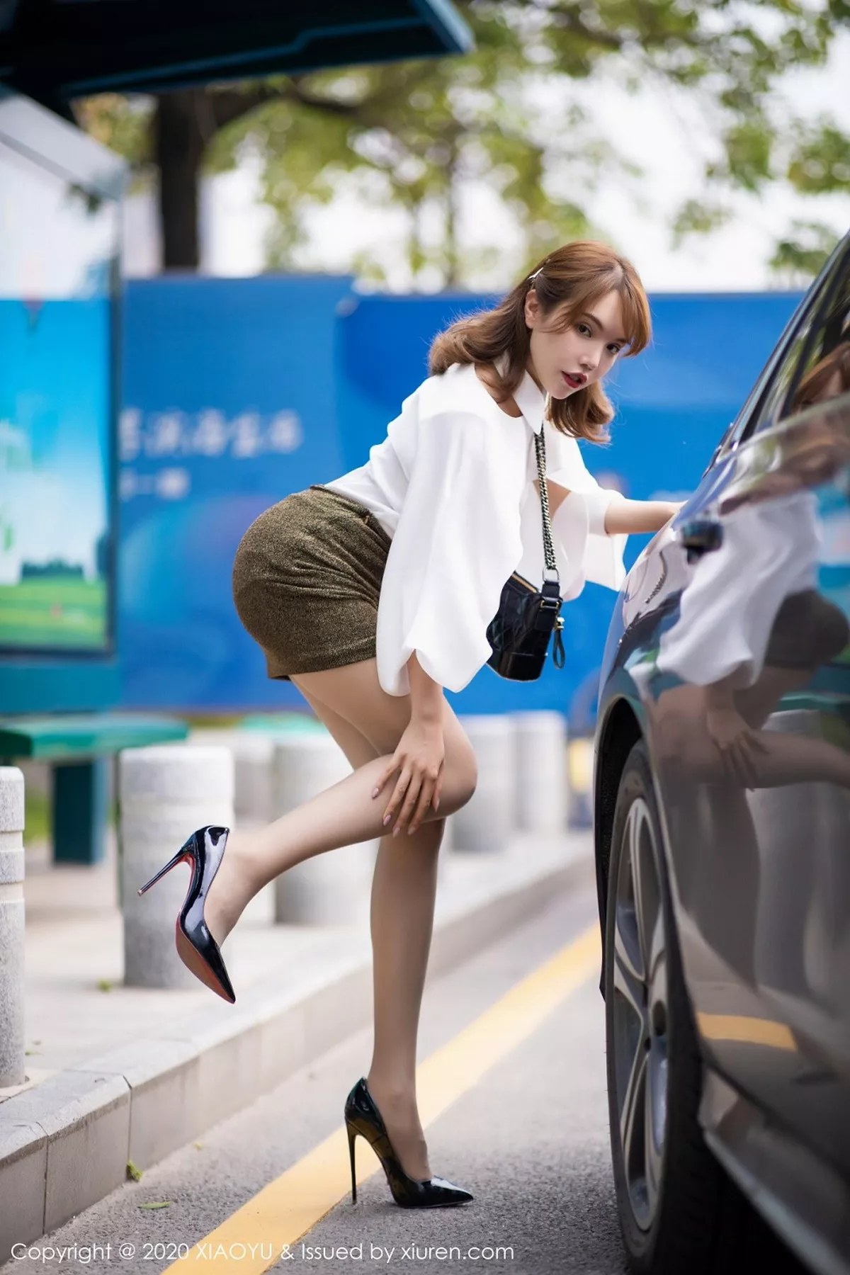 秀人集.com_[XiaoYu画语界]Vol.382_女神黄乐然性感魅力车拍系列白衬衣配肉丝裤袜撩人诱惑写真112P