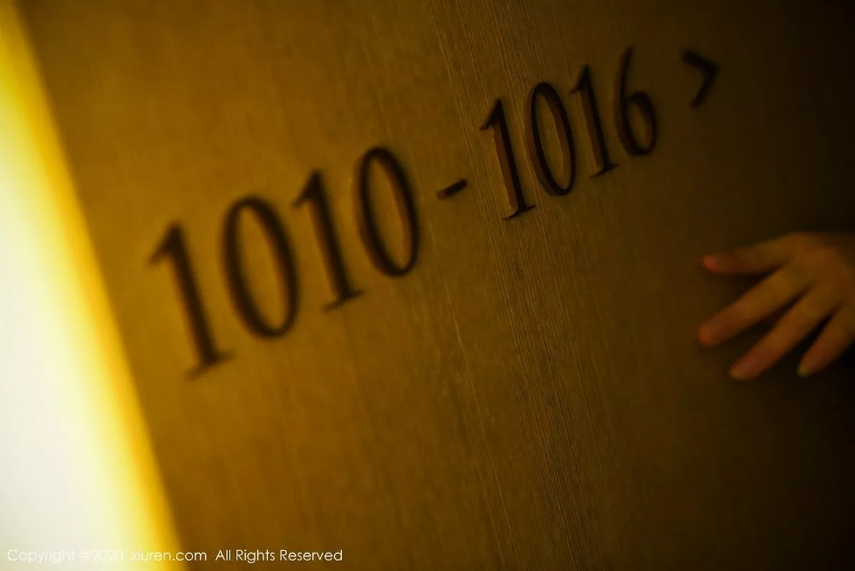 秀人集.com_[XiuRen秀人网]No.2628_嫩模美七Mia酒店OL制服剧情主题性感透视内裤秀翘臀诱惑写真64P