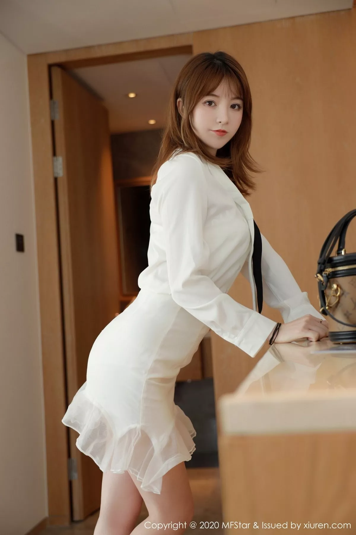 秀人集.com_[MFStar模范学院]Vol.400_嫩模yoo优优四川旅拍洁白通透套装露雪白肌肤明艳动人写真63P