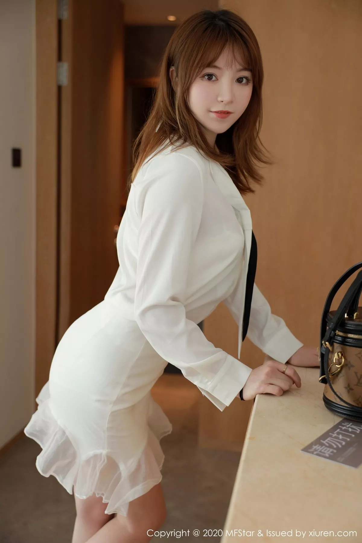 秀人集.com_[MFStar模范学院]Vol.400_嫩模yoo优优四川旅拍洁白通透套装露雪白肌肤明艳动人写真63P