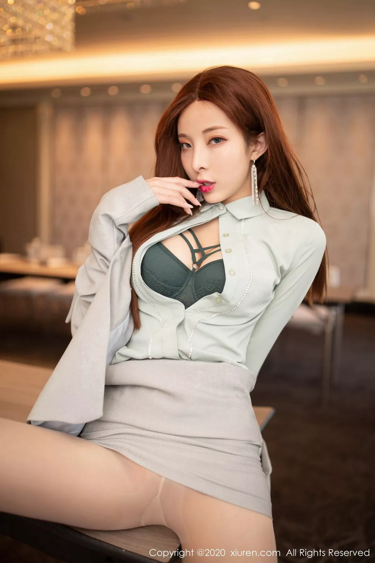 秀人集.com_[XiuRen秀人网]No.2642_嫩模陈小喵会议接待员主题脱秘书制服露无内肉丝裤袜诱惑写真75P