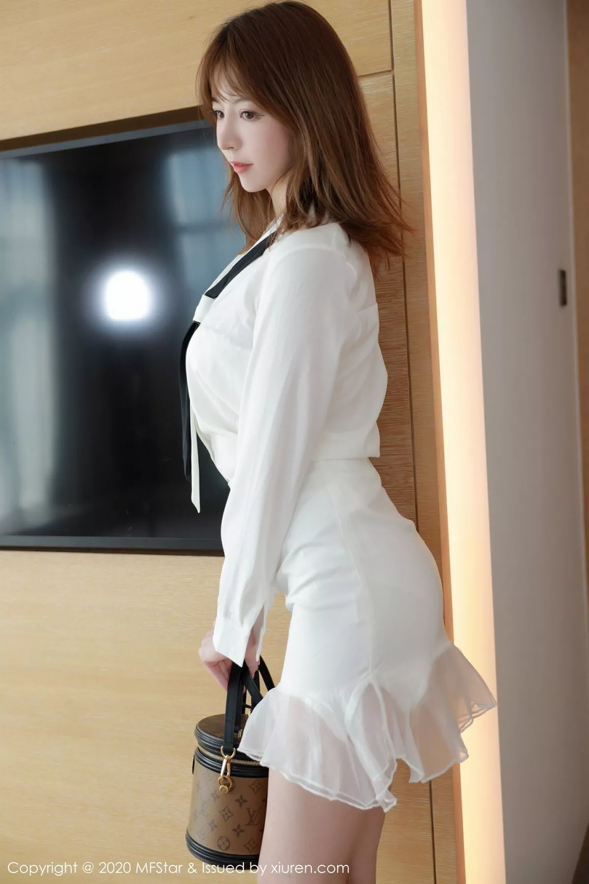 秀人集.com_[MFStar模范学院]Vol.400_嫩模yoo优优四川旅拍洁白通透套装露雪白肌肤明艳动人写真63P