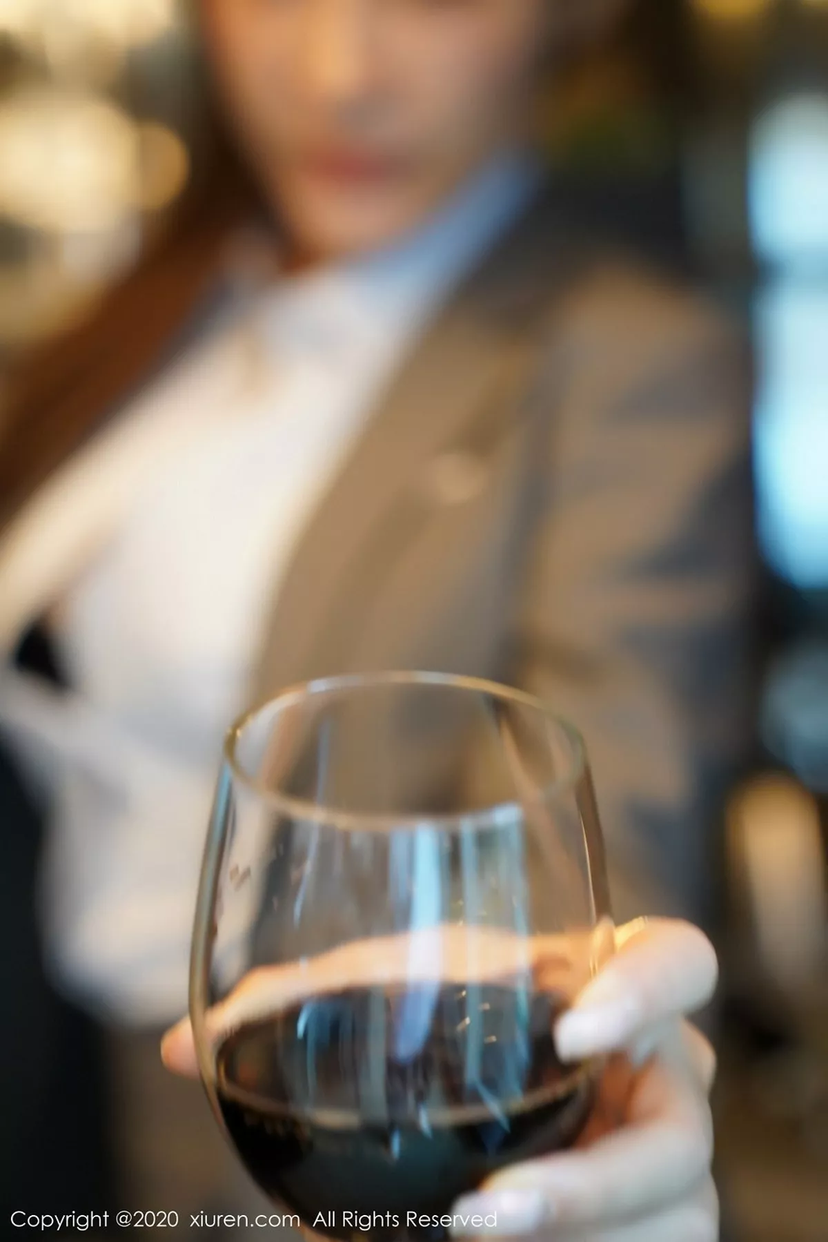 秀人集.com_[XiuRen秀人网]No.2638_嫩模周井空职场秘书OL制服主题半撩露吊带黑丝极致魅惑写真51P