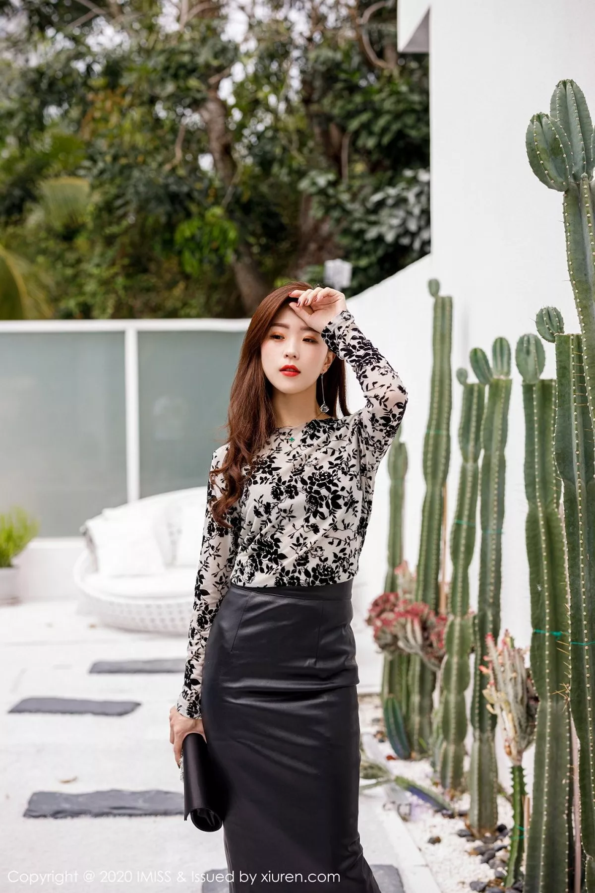 秀人集.com_[IMISS爱蜜社]Vol.508_嫩模杨紫嫣Cynthia心愿旅拍黑色皮裙配黑丝裤袜魅惑写真60P