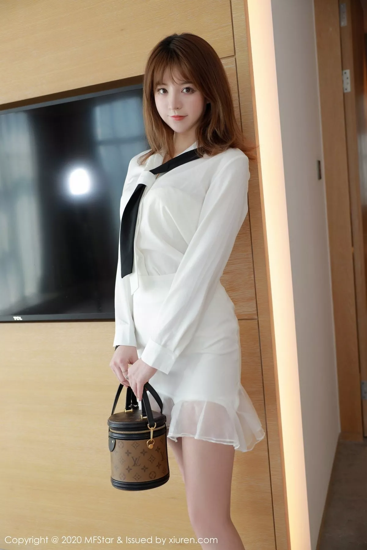 秀人集.com_[MFStar模范学院]Vol.400_嫩模yoo优优四川旅拍洁白通透套装露雪白肌肤明艳动人写真63P