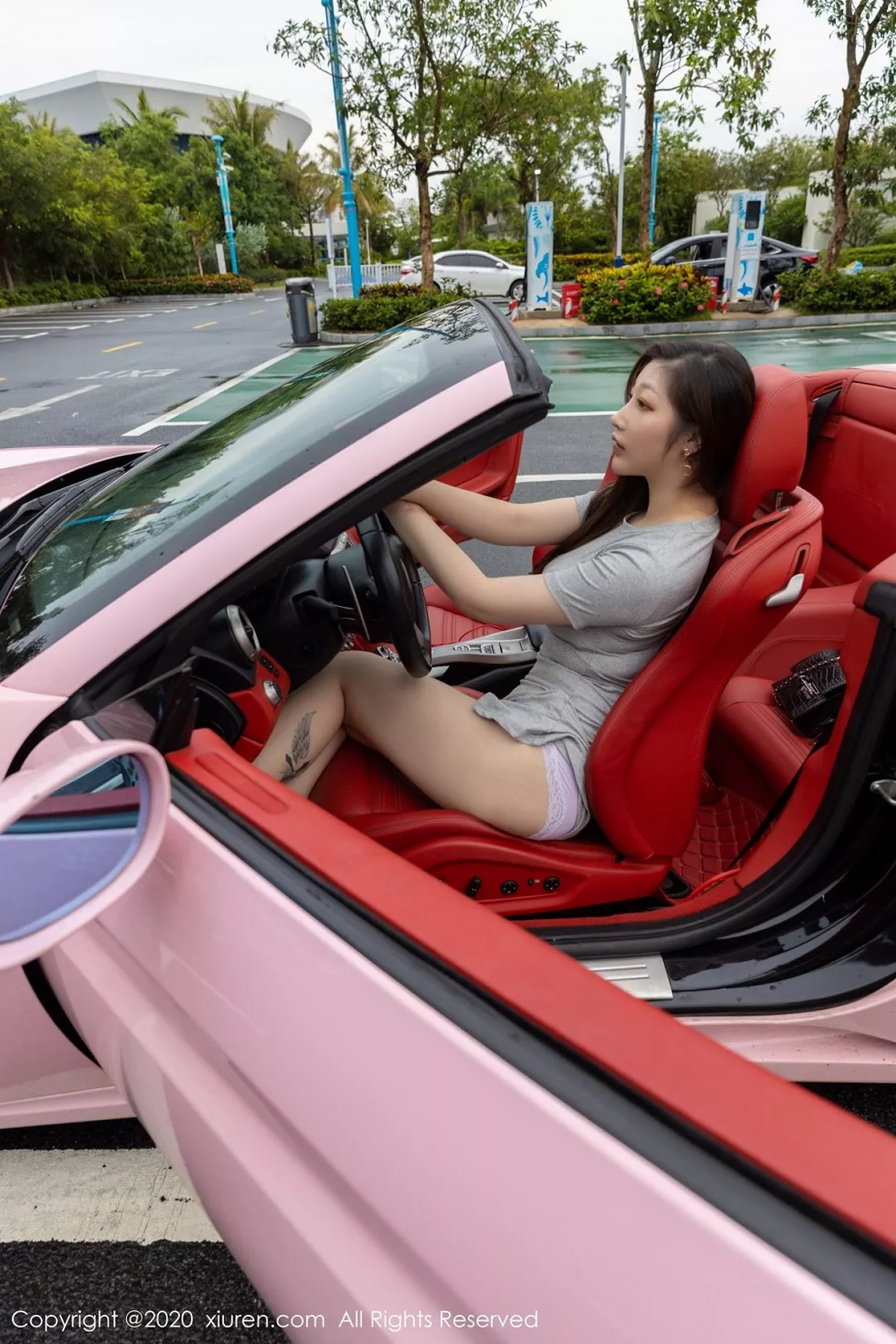 秀人集.com_[XiuRen秀人网]No.2641_女神Egg-尤妮丝＆妲己_Toxic倾情出境香车美人主题迷人诱惑写真65P