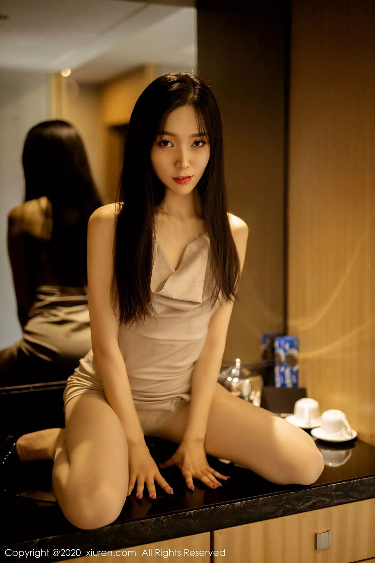 秀人集.com_[XiuRen秀人网]No.2764_嫩模九千柒柒私房典雅吊裙配超薄肉丝裤袜秀苗条身材性感写真51P