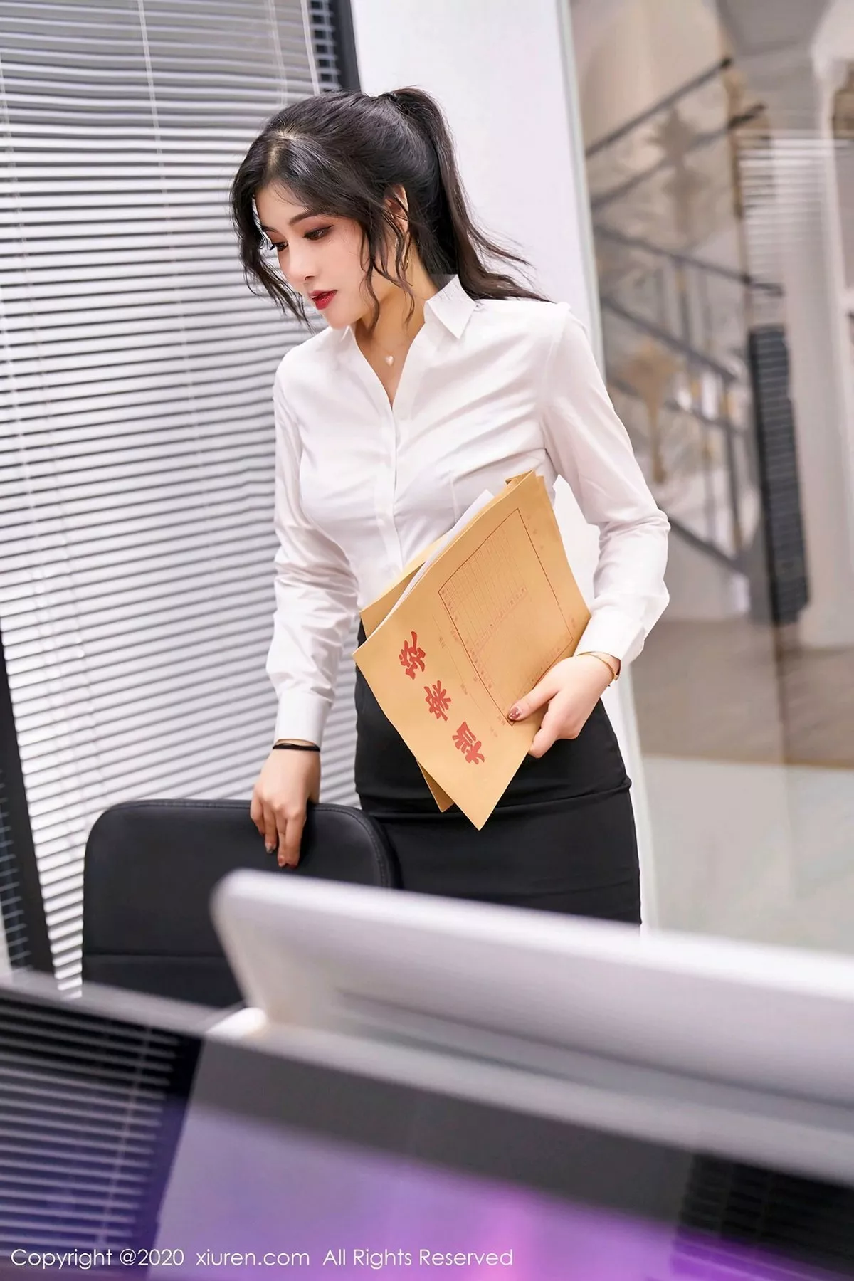 秀人集.com_[XiuRen秀人网]No.2768_嫩模韩静安经典秘书职业装主题半脱黑丝裤袜秀翘臀美腿诱惑写真47P