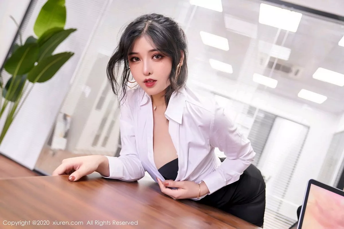 秀人集.com_[XiuRen秀人网]No.2768_嫩模韩静安经典秘书职业装主题半脱黑丝裤袜秀翘臀美腿诱惑写真47P