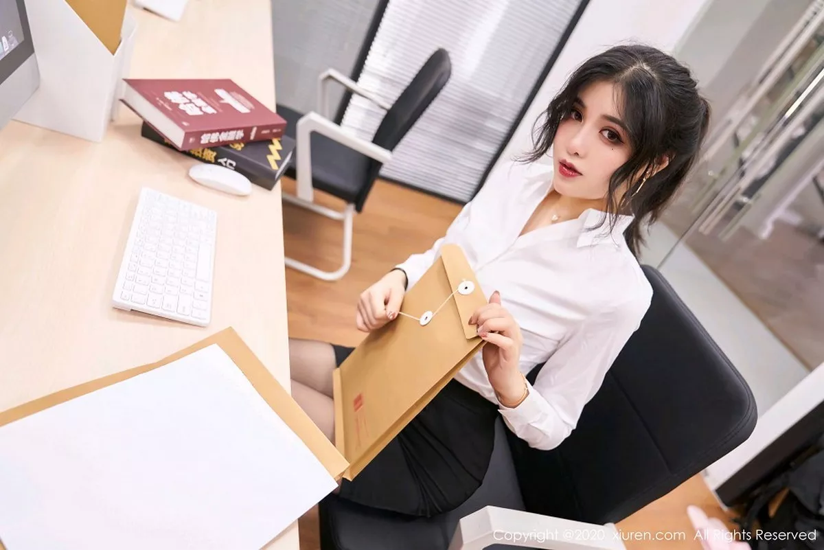 秀人集.com_[XiuRen秀人网]No.2768_嫩模韩静安经典秘书职业装主题半脱黑丝裤袜秀翘臀美腿诱惑写真47P