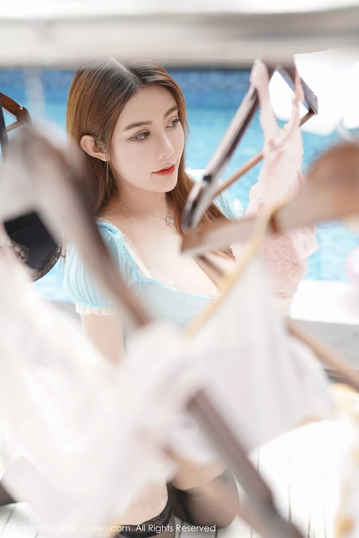 秀人集.com_[XiuRen秀人网]No.2812_嫩模软而泳池剧情薄透连身裙配黑丝袜秀丰乳肥臀撩人诱惑写真85P