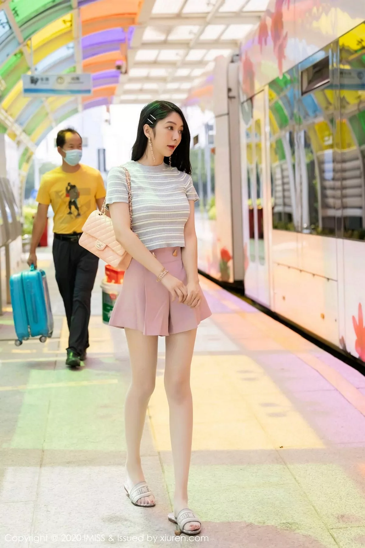 秀人集.com_[IMISS爱蜜社]Vol.526_女神Angela小热巴私房床上半脱露性感内衣秀完美身材诱惑写真42P