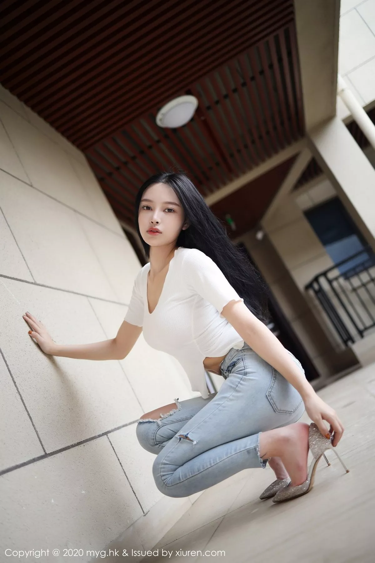 秀人集.com_[MyGirl美媛馆]Vol.459_女神唐琪儿私房破烂紧身牛仔裤半脱露翘臀撩人诱惑写真72P