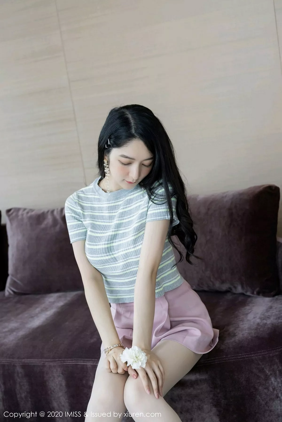 秀人集.com_[IMISS爱蜜社]Vol.526_女神Angela小热巴私房床上半脱露性感内衣秀完美身材诱惑写真42P